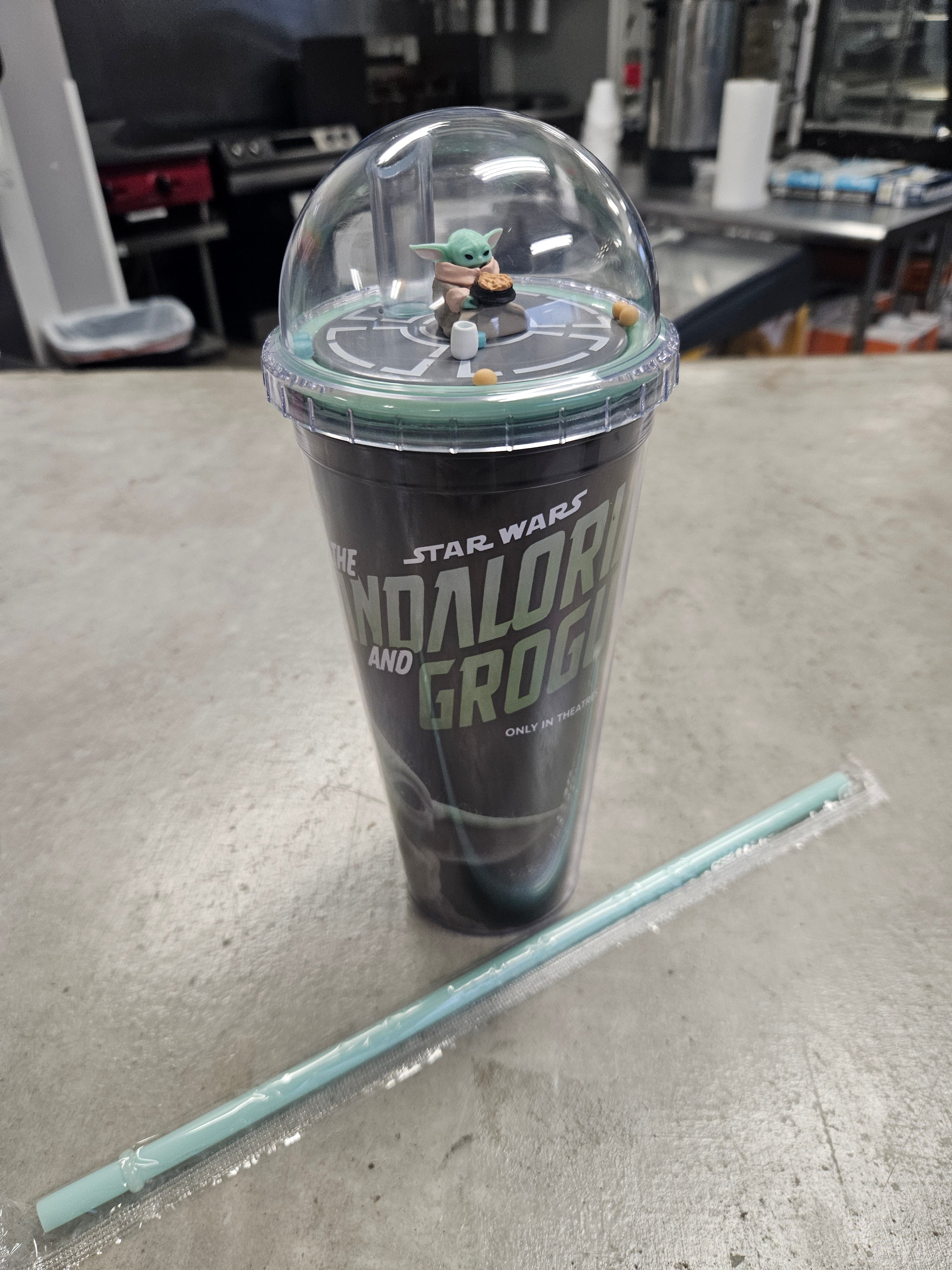 NEW - Star Wars Mandalorian Grogu (2026) 20oz Insulated Cup Straw