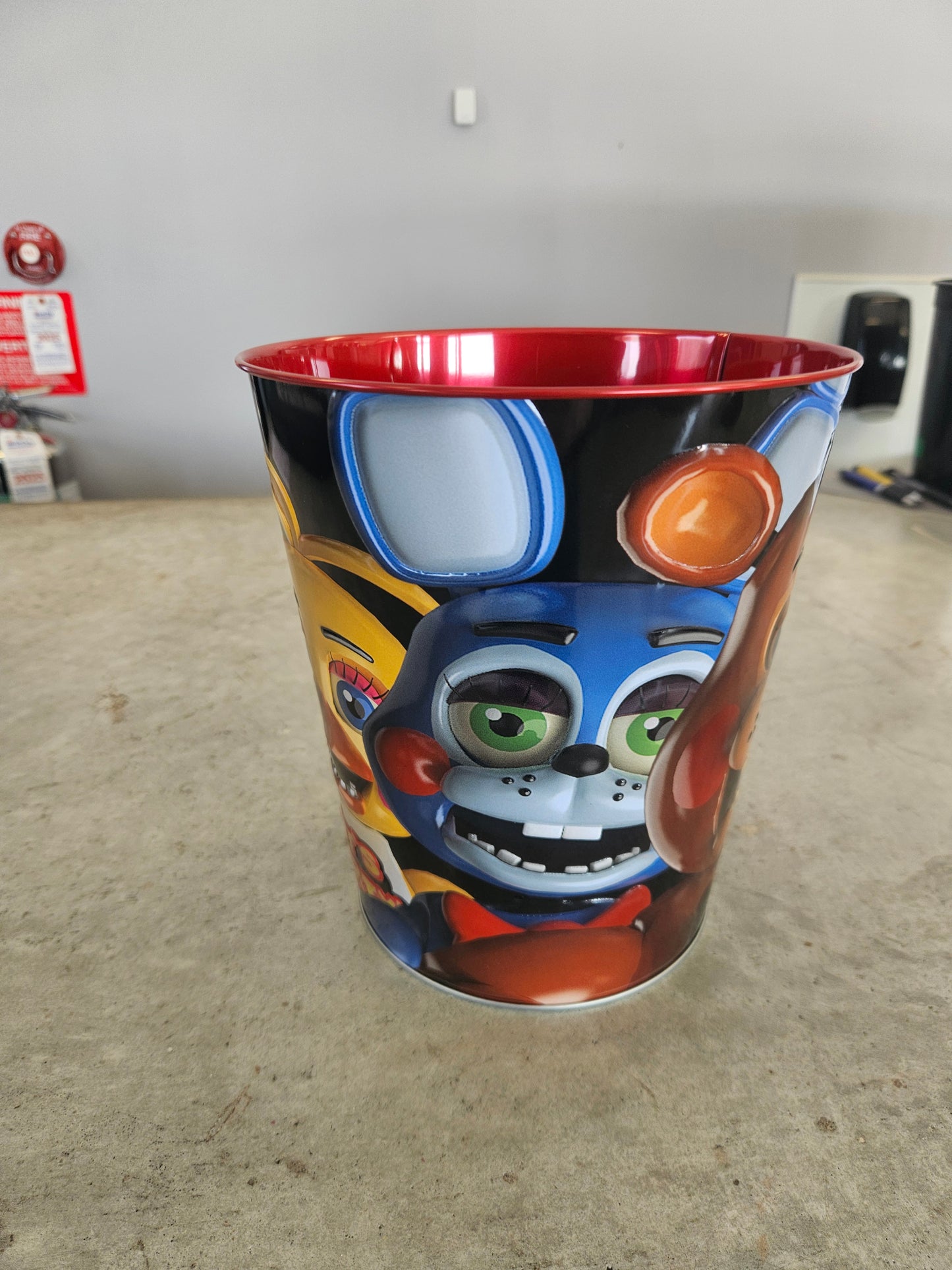 Five Nights at Freddy's 2 (2025) 130oz Metal Popcorn Tin (Bucket)