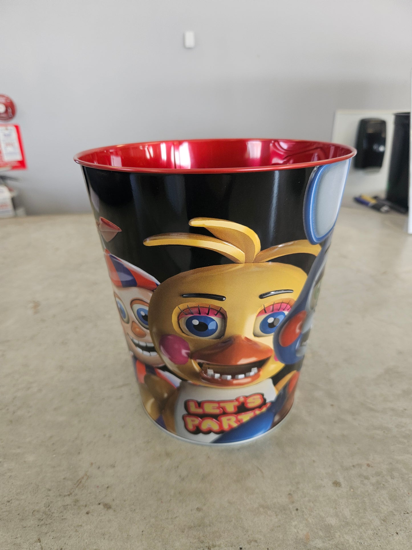 Five Nights at Freddy's 2 (2025) 130oz Metal Popcorn Tin (Bucket)