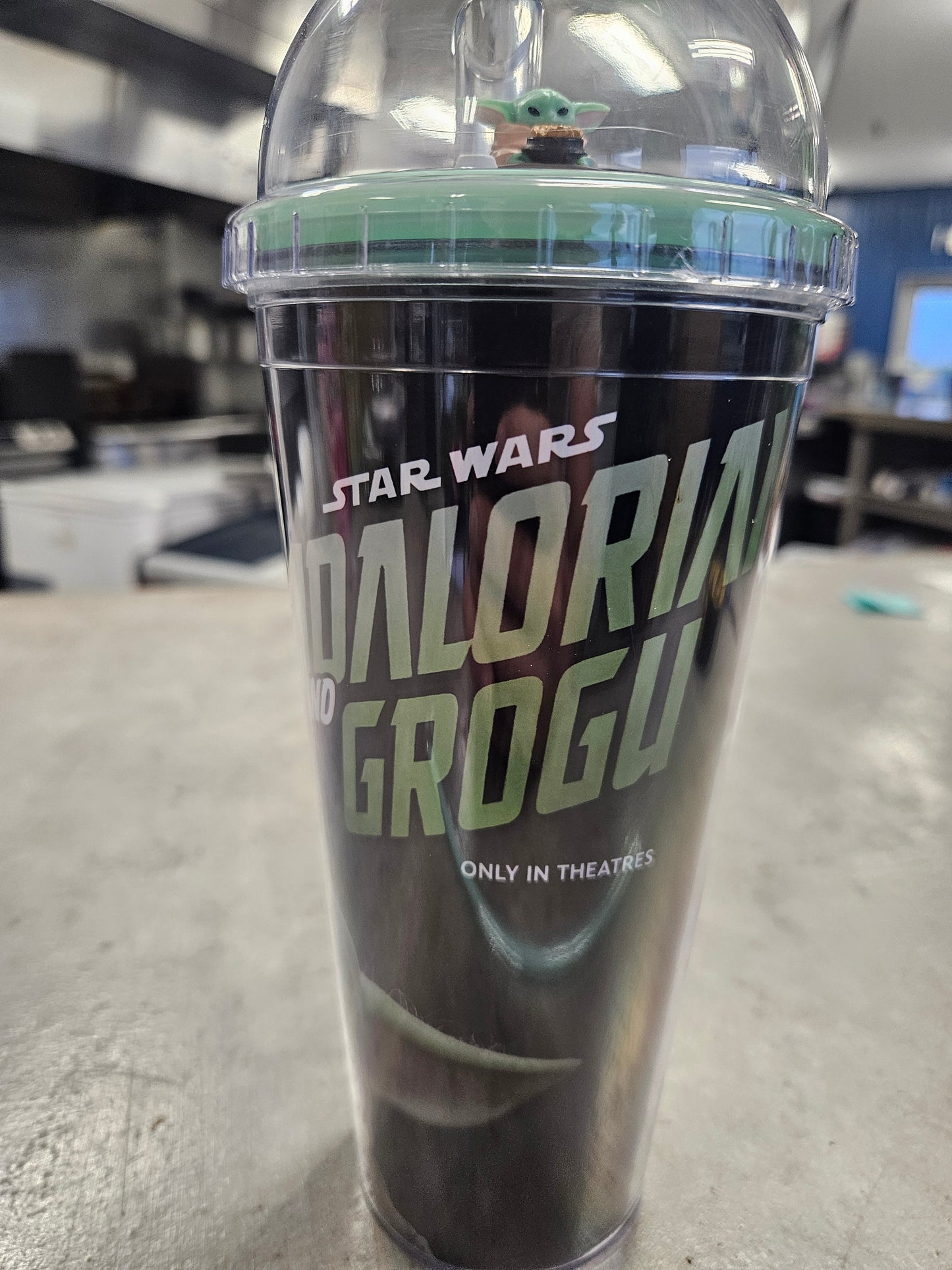 NEW - Star Wars Mandalorian Grogu (2026) 20oz Insulated Cup Straw - In Hand