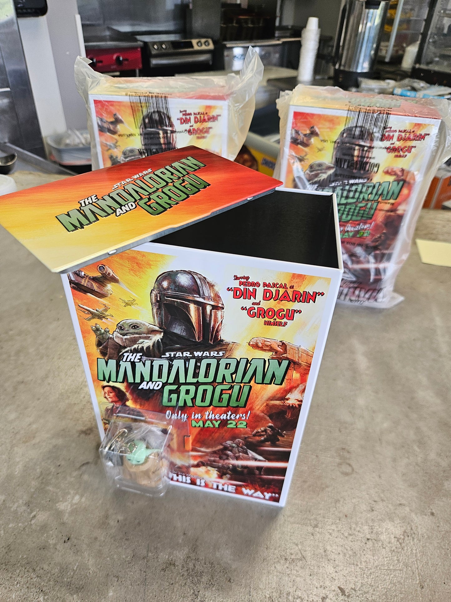 SET OF 2 Star Wars Mandalorian Grogu 2026 Metal Popcorn Bucket w/ Keychain BOTH
